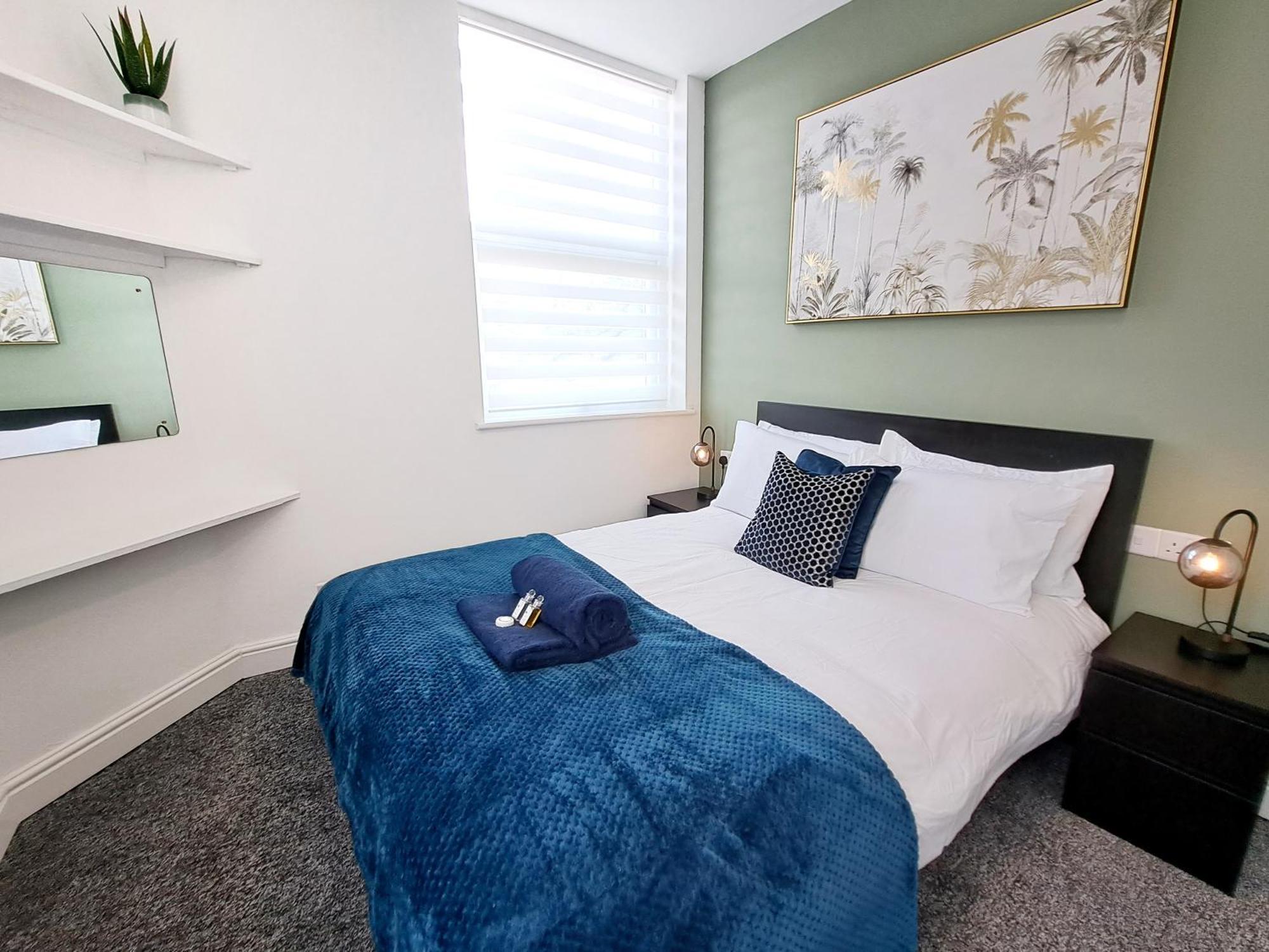 Bright 3 Bed Apartment With Terrace, Free Parking On Premises Watford  Exterior foto