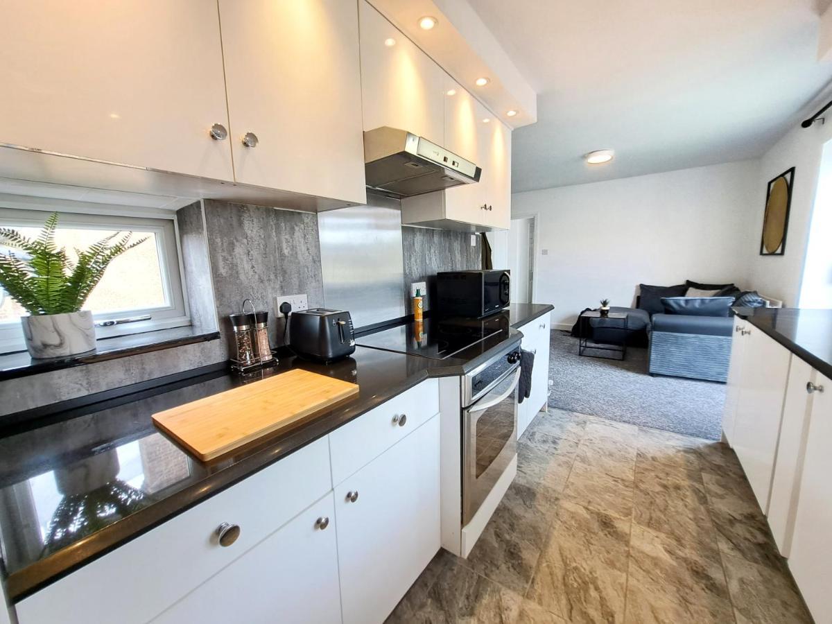 Bright 3 Bed Apartment With Terrace, Free Parking On Premises Watford  Exterior foto